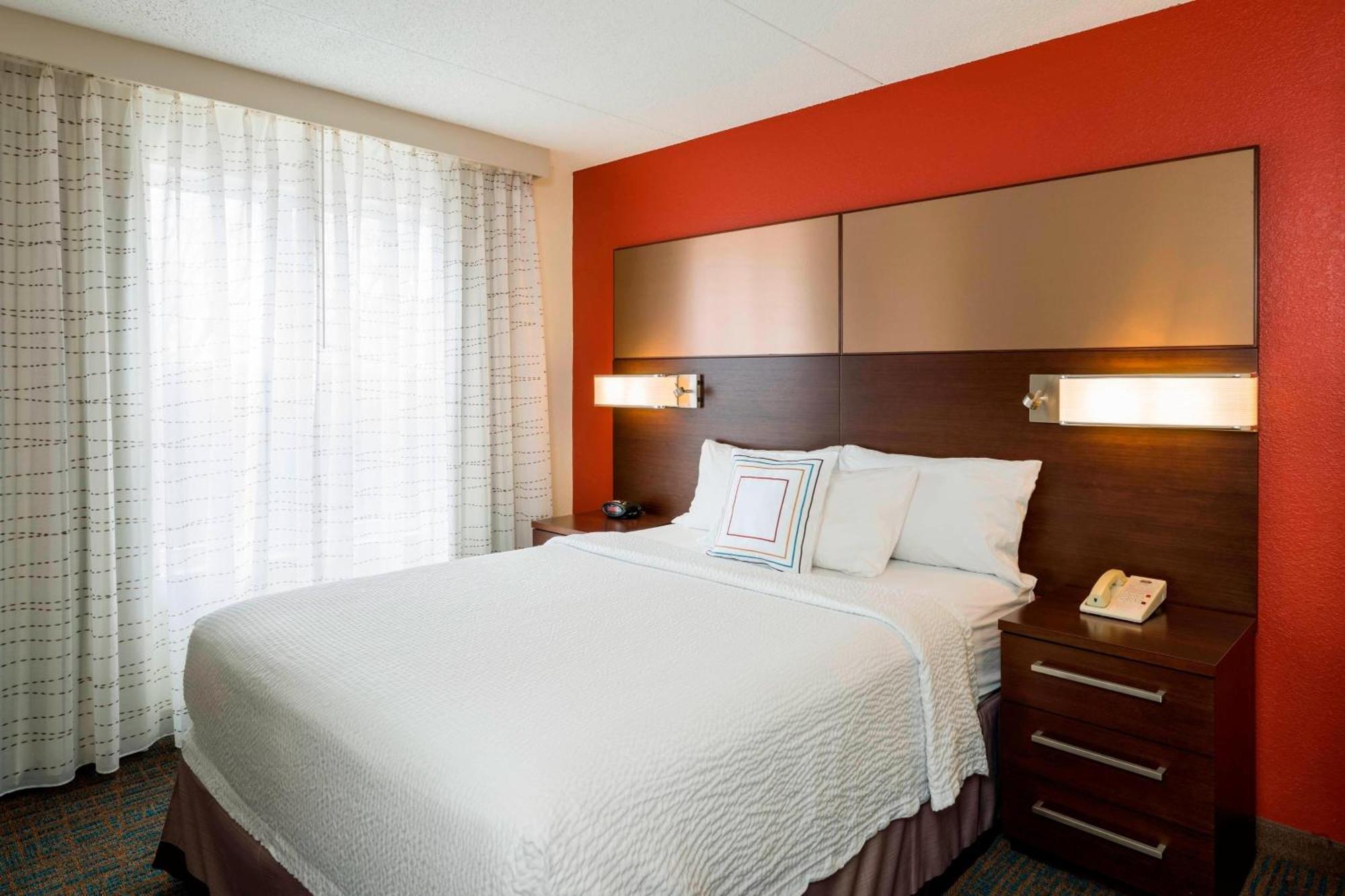 Residence Inn Boston Фреймингем Экстерьер фото