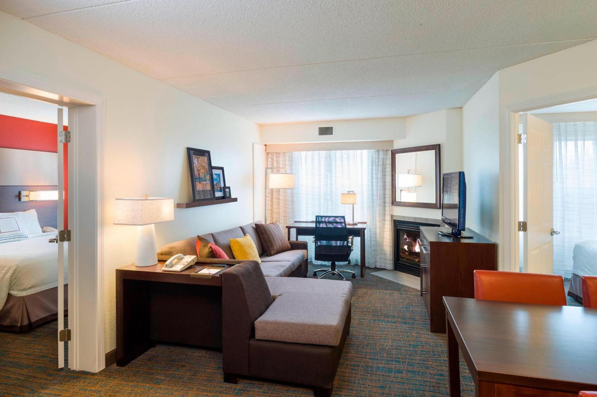 Residence Inn Boston Фреймингем Экстерьер фото